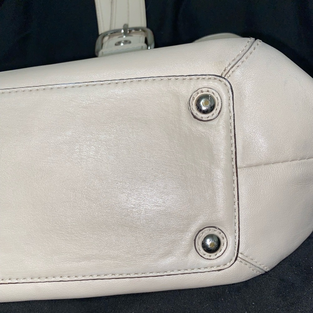 Coach Cream Leather Shoulder Bag - Picture 5 of 15